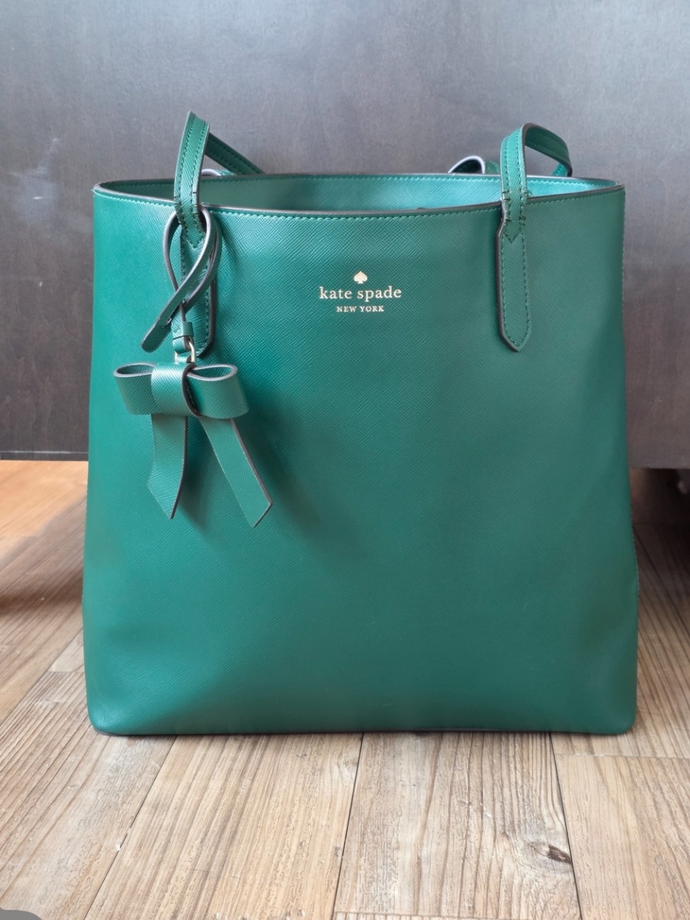 kate spade Deep Jade/Emerald Green Saffiano Leather Tote with Bow Charm like new